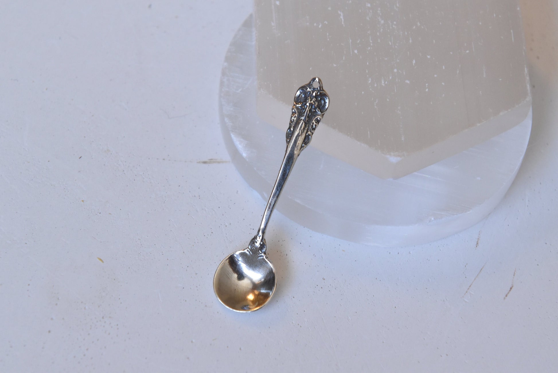 Amazon.com: Tiny Snuff Spoon, 2Pcs Mini Retro Spoon Dragon Phoenix Medicine  Powder Spoon Necklace Loop Pendant for Filling Vials: Home & Kitchen